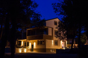Отель Apartments Beach House Villa  Премантура